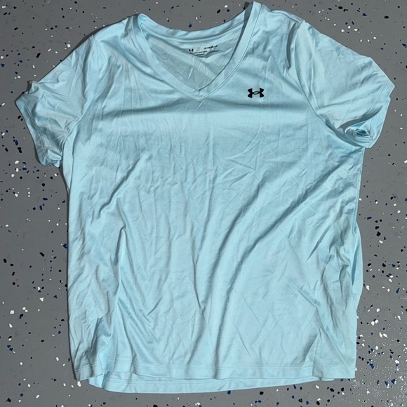 Under Armour Light Blue V-Neck T-Shirt Women’s size 1X - Picture 1 of 1